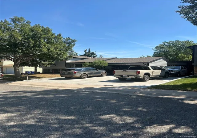 Single family home for sale at 1420 S Lewiston St, Aurora, CO 80017 | MLS# 6159256