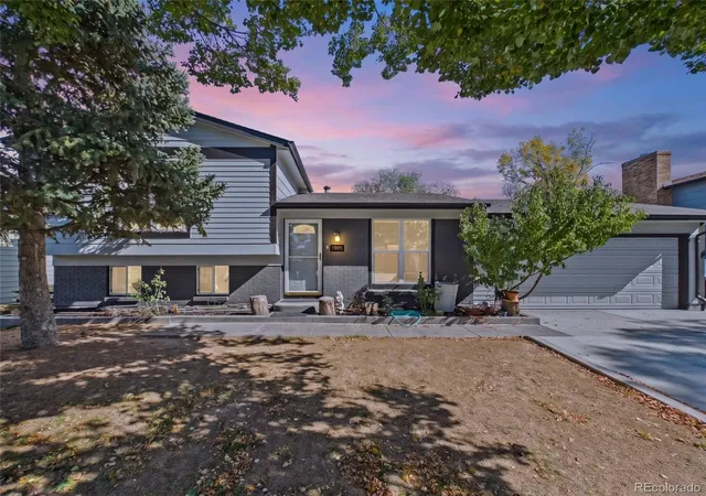 Single family home for sale at 1420 S Lewiston St, Aurora, CO 80017 | MLS# 6159256