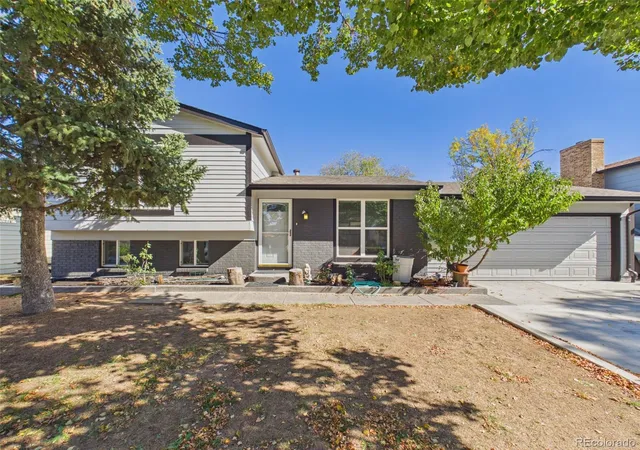 Photo 3 of Single family home for sale at 1420 S Lewiston St, Aurora, CO 80017 | MLS# 6159256 | Listing updated on 2026-10-21