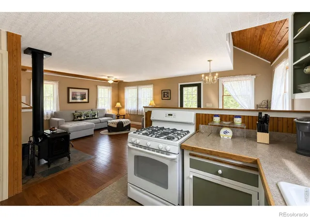 Photo 3 of Single family home for sale at 745 Hickory Dr, Lyons, CO 80540 | MLS# IR1067567 | Listing updated on 2026-09-23