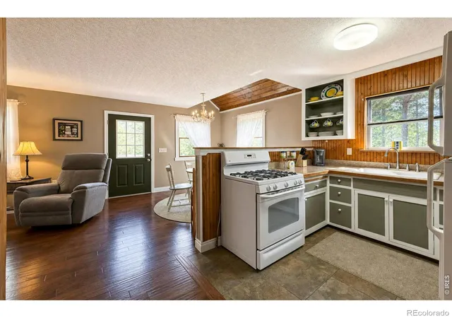 Photo 3 of Single family home for sale at 745 Hickory Dr, Lyons, CO 80540 | MLS# IR1067567 | Listing updated on 2026-09-23