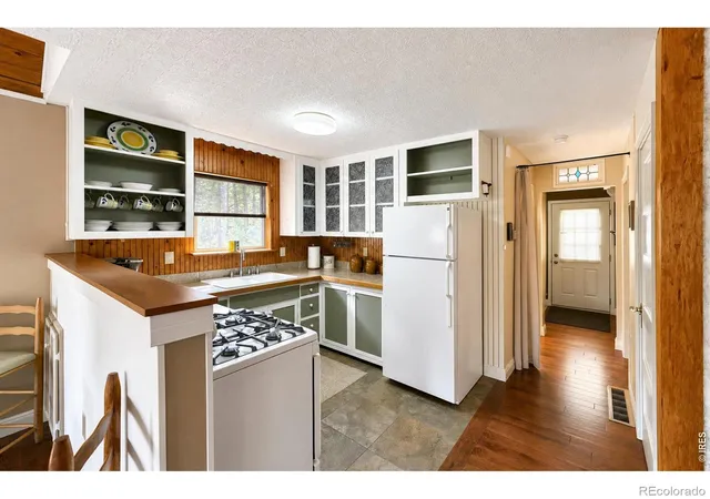 Photo 4 of Single family home for sale at 745 Hickory Dr, Lyons, CO 80540 | MLS# IR1067567 | Listing updated on 2026-09-23