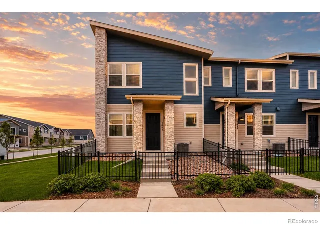 Townhouse for sale at 2841 Bear Springs Cir, Longmont, CO 80503 | MLS# IR1067573
