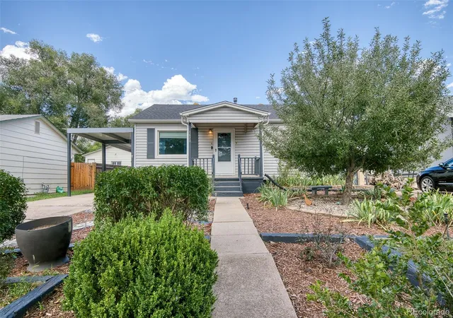 Photo 2 of Single family home for sale at 1620 W Boulder St, Colorado Springs, CO 80904 | MLS# 3717370 | Listing updated on 2026-09-20