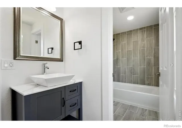 Photo 5 of Single family home for sale at 8701 E Briarwood Blvd, Centennial, CO 80112 | MLS# IR1067602 | Listing updated on 2026-08-31