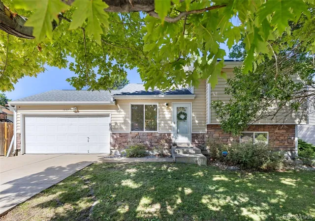 Photo 2 of Single family home for sale at 1437 S Pitkin Ct, Aurora, CO 80017 | MLS# 5028017 | Listing updated on 2026-09-23