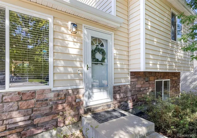 Photo 3 of Single family home for sale at 1437 S Pitkin Ct, Aurora, CO 80017 | MLS# 5028017 | Listing updated on 2026-09-23