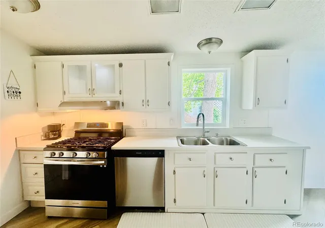 Photo 2 of Manufactured home for sale at 712 Oriole Dr, Lafayette, CO 80026 | MLS# 7624069 | Listing updated on 2026-09-01