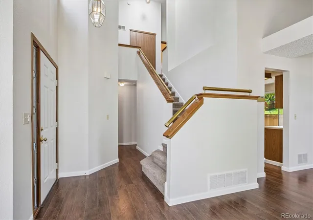 Photo 3 of Single family home for sale at 471 W Jamison Pl, Littleton, CO 80120 | MLS# 6934112 | Listing updated on 2026-08-31