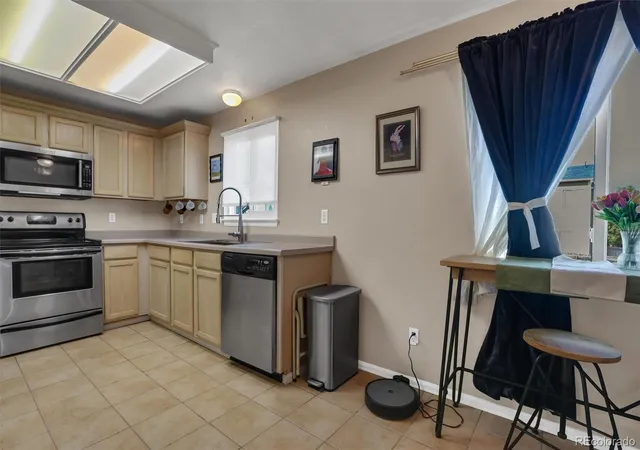 Photo 4 of Single family home for sale at 12137 Hudson Ct, Thornton, CO 80241 | MLS# 7529814 | Listing updated on 2026-09-21