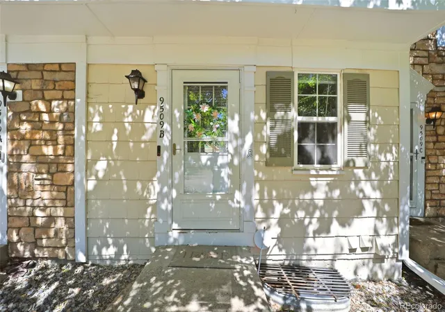 Photo 2 of Townhouse for sale at 9509 Coal Mine Ave W #B, Littleton, CO 80123 | MLS# 9697453 | Listing updated on 2026-09-23