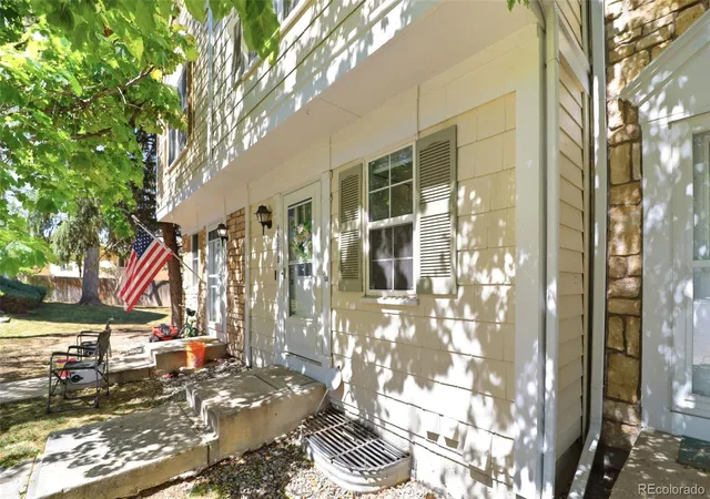Photo 4 of Townhouse for sale at 9509 Coal Mine Ave W #B, Littleton, CO 80123 | MLS# 9697453 | Listing updated on 2026-09-23