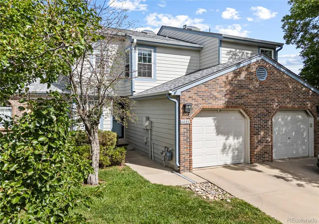 Photo 2 of Townhouse for sale at 6883 S Dover Way, Littleton, CO 80128 | MLS# 5517193 | Listing updated on 2026-09-04