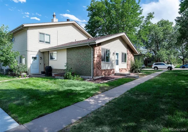 Photo 3 of Townhouse for sale at 3225 S Garrison St #45, Lakewood, CO 80227 | MLS# 8680323 | Listing updated on 2026-09-21