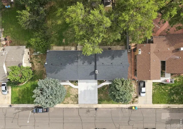 Listing Photo 4 - Condo for sale in building located at 6860 W 32nd Pl, Wheat Ridge, CO 80033
