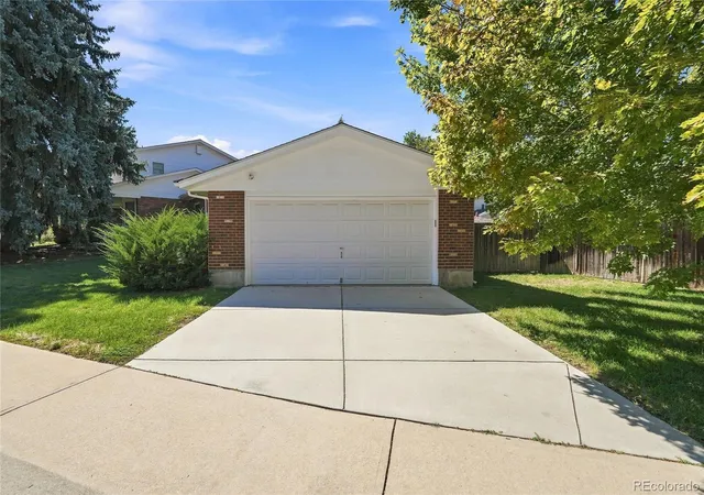 Photo 2 of Single family home for sale at 1460 S Macon St, Aurora, CO 80012 | MLS# 2834515 | Listing updated on 2026-10-08