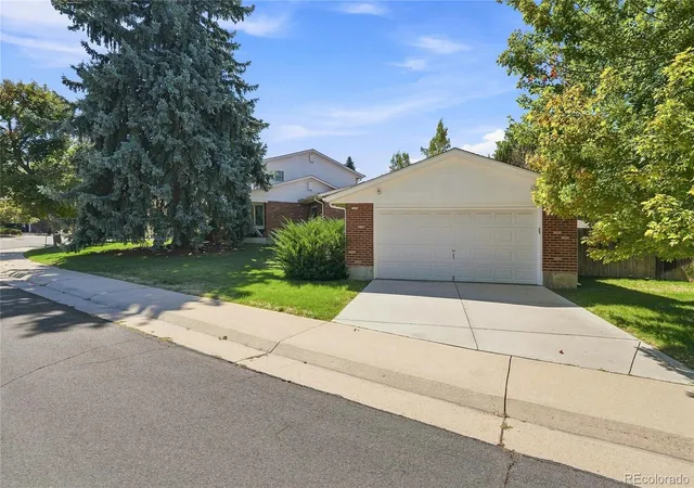 Photo 3 of Single family home for sale at 1460 S Macon St, Aurora, CO 80012 | MLS# 2834515 | Listing updated on 2026-10-08
