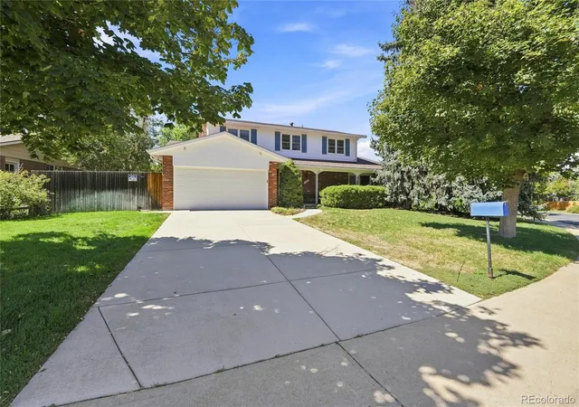 Photo 4 of Single family home for sale at 1460 S Macon St, Aurora, CO 80012 | MLS# 2834515 | Listing updated on 2026-10-08