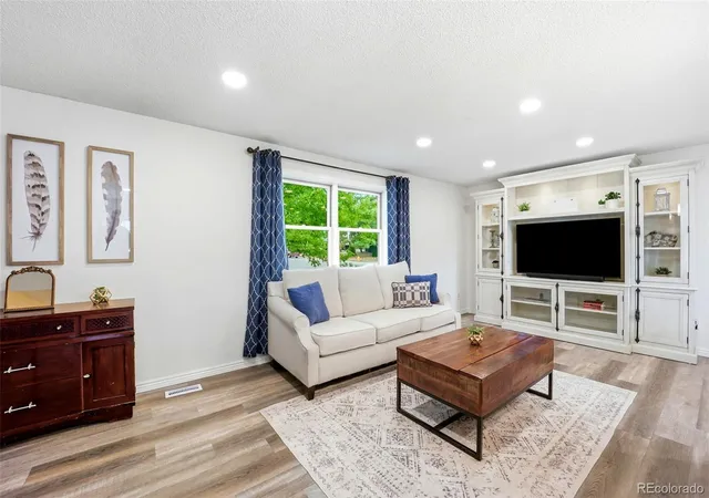 Photo 3 of Single family home for sale at 7724 S Hoyt St, Littleton, CO 80128 | MLS# 7135577 | Listing updated on 2026-10-03