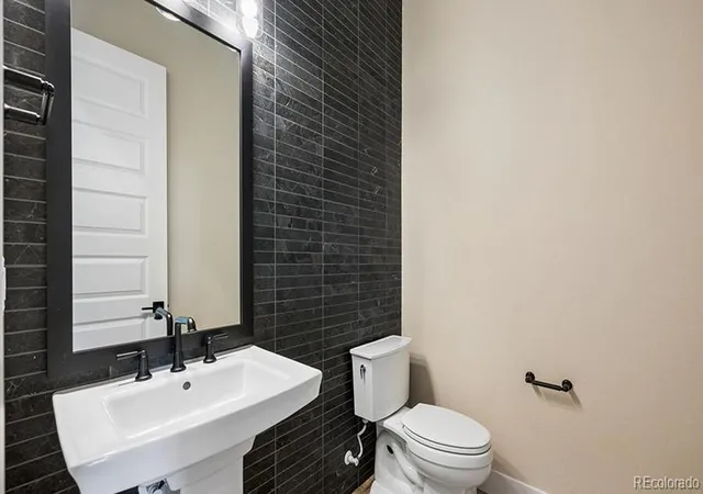 Photo 4 of Single family home for sale at 7296 Prairie Sage Pl, Littleton, CO 80125 | MLS# 1683693 | Listing updated on 2026-10-02