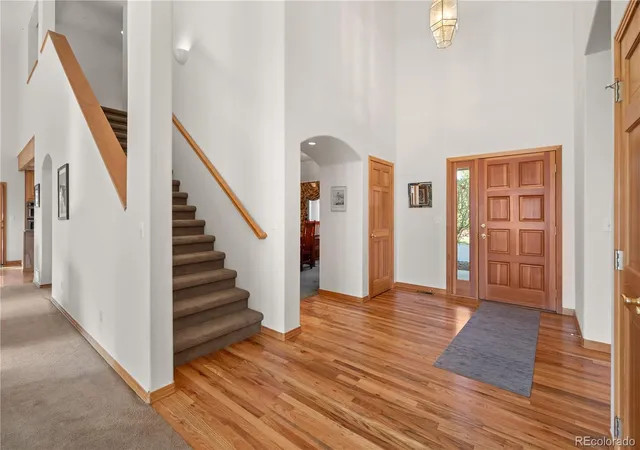 Photo 4 of Single family home for sale at 32342 Little Bear Ct, Evergreen, CO 80439 | MLS# 3384125 | Listing updated on 2026-10-26
