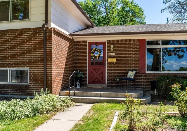 Photo 3 of Sale Pending at 7050 S Uinta St, Centennial, CO 80112 | MLS# 8588962 | Listing updated on 2026-09-14