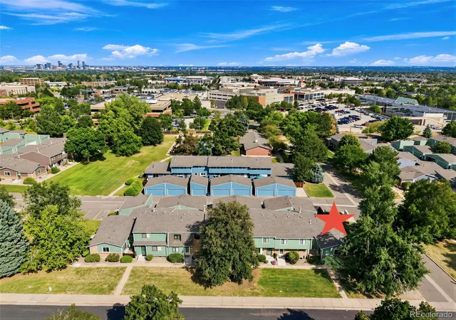 Photo 4 of Townhouse for sale at 412 S Balsam St, Lakewood, CO 80226 | MLS# 3728702 | Listing updated on 2026-09-24