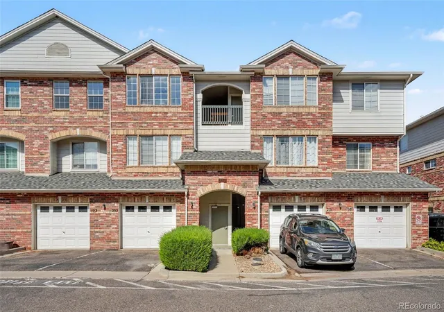 Listing Photo 2 - Condo for sale in building located at 8972 Fox Dr, Thornton, CO 80260 - Unit #202