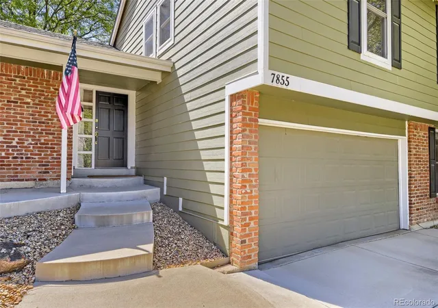 Photo 3 of Single family home for sale at 7855 S Wabash Ct, Centennial, CO 80112 | MLS# 4702251 | Listing updated on 2026-09-15