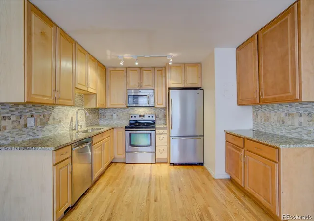 Listing Photo 5 - Condo for sale in building located at 925 E 8Th Ave, Denver, CO 80218 - Unit #140