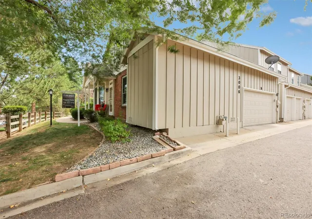 Listing Photo 4 - Condo for sale in building located at 3006 W Long Dr, Littleton, CO 80120 - Unit #D