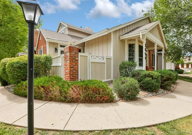 Listing Photo 5 - Condo for sale in building located at 3006 W Long Dr, Littleton, CO 80120 - Unit #D