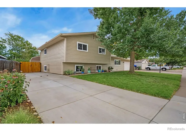 Photo 4 of Single family home for sale at 1554 Melissa Dr, Loveland, CO 80537 | MLS# IR1067869 | Listing updated on 2026-09-28