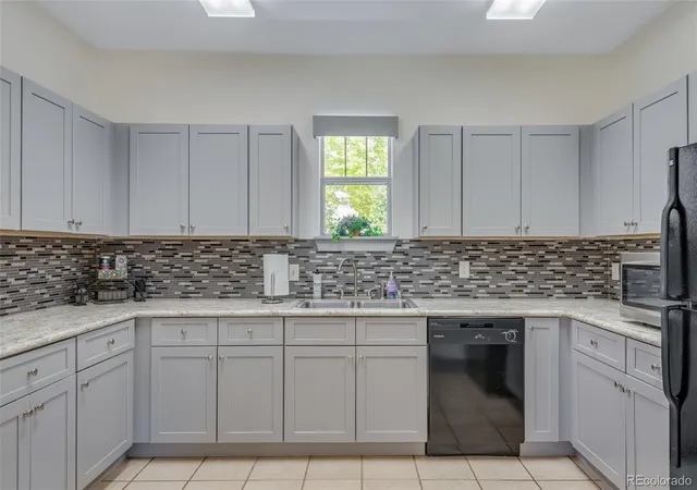 Listing Photo 2 - Condo for sale in building located at 7462 S Quail Cir, Littleton, CO 80127 - Unit #427