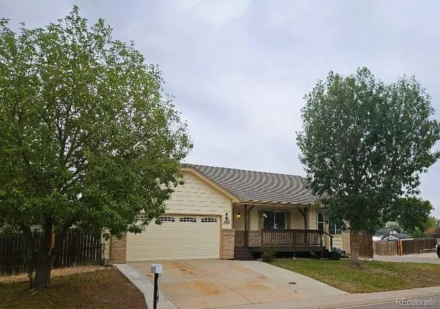 Photo 1 of Single family home for sale at 808 Idalia St, Aurora, CO 80011 | MLS# 3604895 | Listing updated on 2026-10-19
