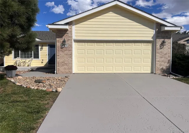 Photo 2 of Single family home for sale at 832 Pitkin Way, Castle Rock, CO 80104 | MLS# 9900988 | Listing updated on 2026-09-29