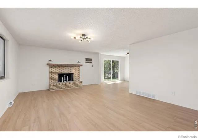 Photo 4 of Single family home for sale at 925 Bragg Pl, Longmont, CO 80501 | MLS# IR1067964 | Listing updated on 2026-09-20