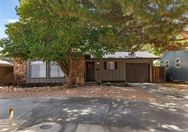 Photo 2 of Single family home for sale at 1818 Maplewood Dr, Pueblo, CO 81005 | MLS# 5982852 | Listing updated on 2026-09-28