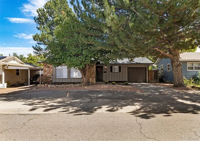 Photo 3 of Single family home for sale at 1818 Maplewood Dr, Pueblo, CO 81005 | MLS# 5982852 | Listing updated on 2026-09-28