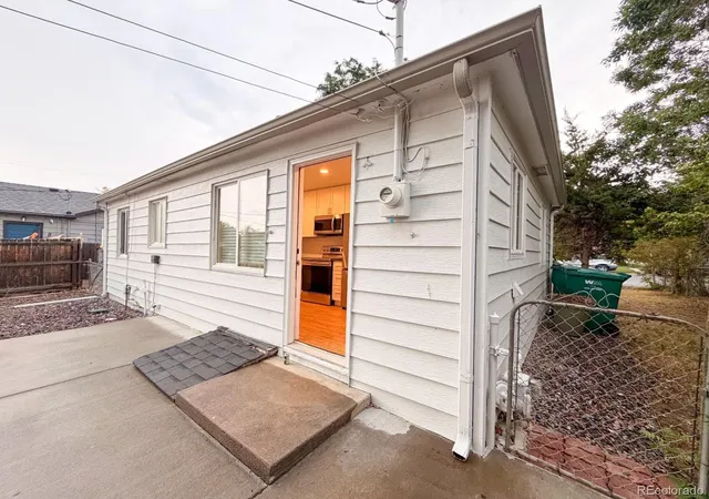 Photo 3 of Single family home for sale at 1671 Oswego St, Aurora, CO 80010 | MLS# 7992371 | Listing updated on 2026-10-21
