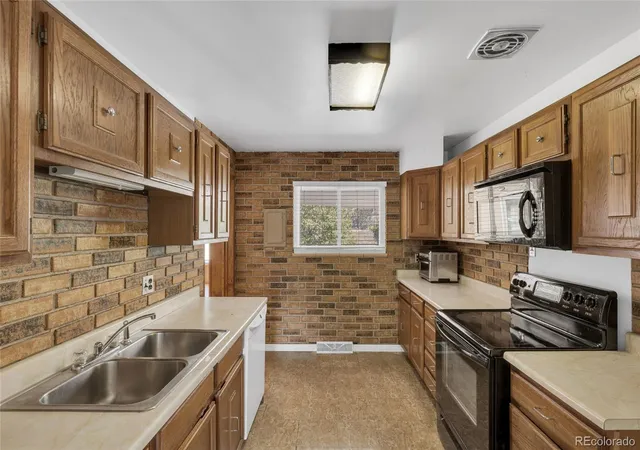 Photo 4 of Single family home for sale at 772 S Simms St, Lakewood, CO 80228 | MLS# 9675934 | Listing updated on 2026-10-24