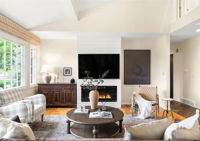 Photo 4 of Single family home for sale at 6 Carriage Ln, Cherry Hills Village, CO 80121 | MLS# 1643121 | Listing updated on 2026-09-20