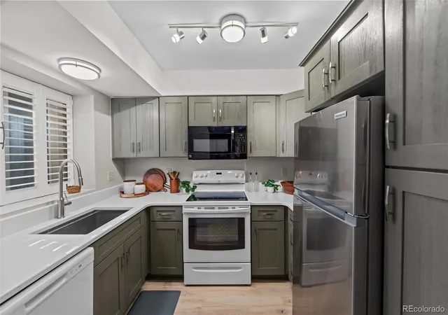 Photo 3 of Townhouse for sale at 170 Creekside Ln, Colorado Springs, CO 80906 | MLS# 9018251 | Listing updated on 2026-09-04