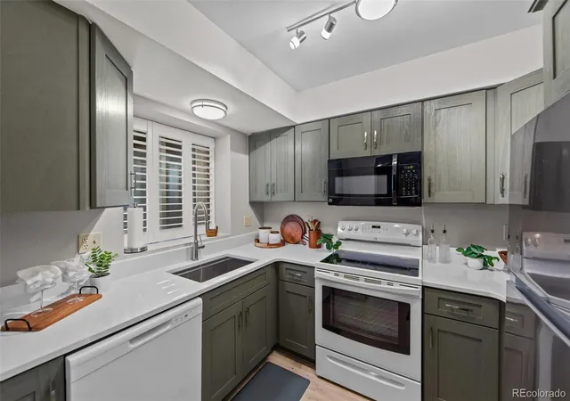 Photo 3 of Townhouse for sale at 170 Creekside Ln, Colorado Springs, CO 80906 | MLS# 9018251 | Listing updated on 2026-09-04