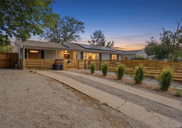 Photo 1 of Single family home for sale at 822 Geneva St, Aurora, CO 80010 | MLS# 5065491 | Listing updated on 2026-10-02