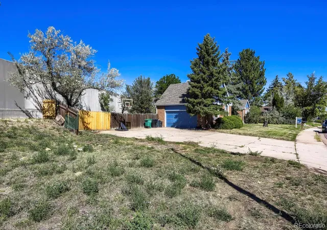 Photo 3 of Single family home for sale at 3955 S Monaco Pkwy, Denver, CO 80237 | MLS# 4584975 | Listing updated on 2026-09-16