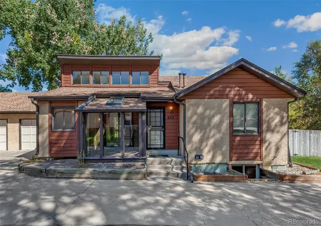 Photo 2 of Townhouse for sale at 655 Brentwood St, Lakewood, CO 80214 | MLS# 4554041 | Listing updated on 2026-09-22
