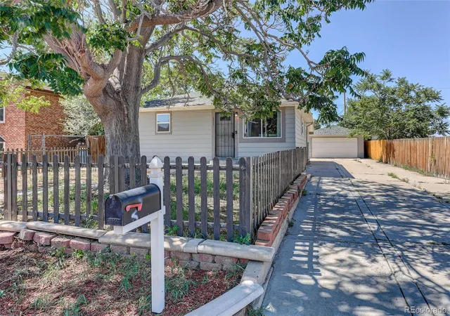 Photo 2 of Single family home for sale at 5715 Niagara St, Commerce City, CO 80022 | MLS# 6240869 | Listing updated on 2026-09-17