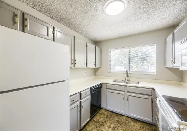 Listing Photo 4 - Condo for sale in building located at 3606 S Depew St, Lakewood, CO 80235 - Unit #201