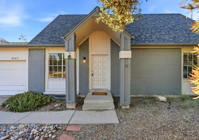 Photo 2 of Single family home for sale at 4363 S Eagle Cir, Aurora, CO 80015 | MLS# 1785851 | Listing updated on 2026-09-23